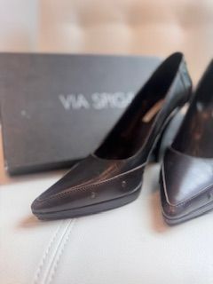 VIA SPAGO HEELS, 8.5