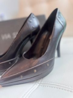 VIA SPAGO HEELS, 8.5