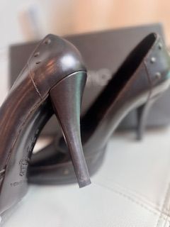 VIA SPAGO HEELS, 8.5