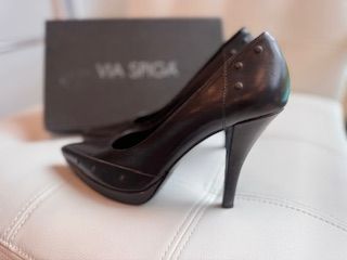 VIA SPAGO HEELS, 8.5