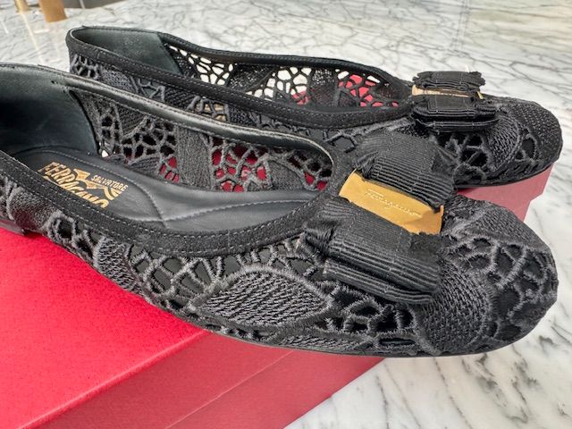 SALVATORE FERRAGAMMO FLATS, 31 (5.5 US)
