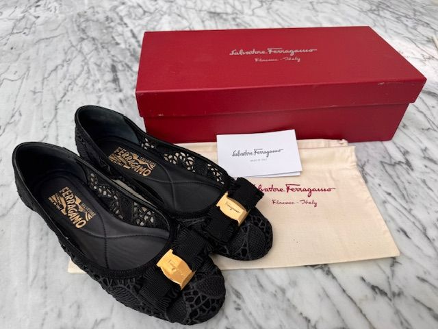 SALVATORE FERRAGAMMO FLATS, 31 (5.5 US)