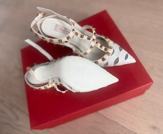 VALENTINO ROCKSTUD HEELS, 36/US 6