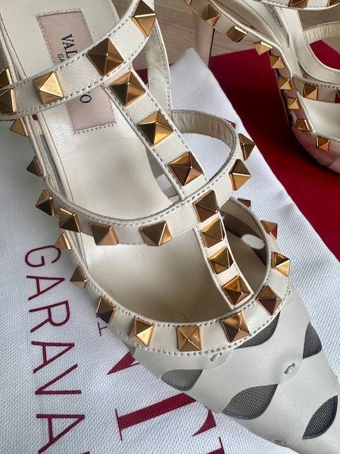 VALENTINO ROCKSTUD HEELS, 36/US 6