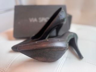 VIA SPAGO HEELS, 8.5
