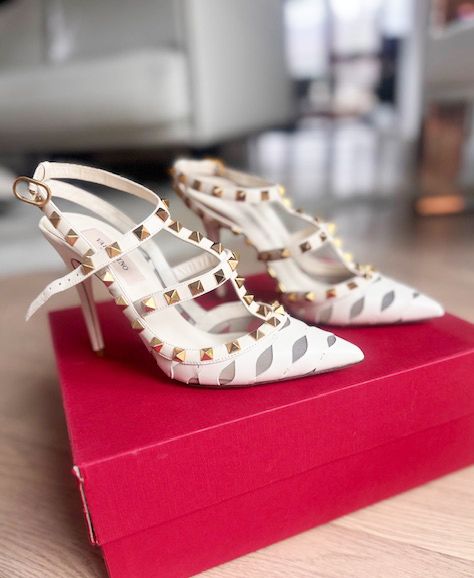 VALENTINO ROCKSTUD HEELS, 36/US 6