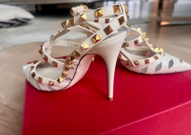 VALENTINO ROCKSTUD HEELS, 36/US 6