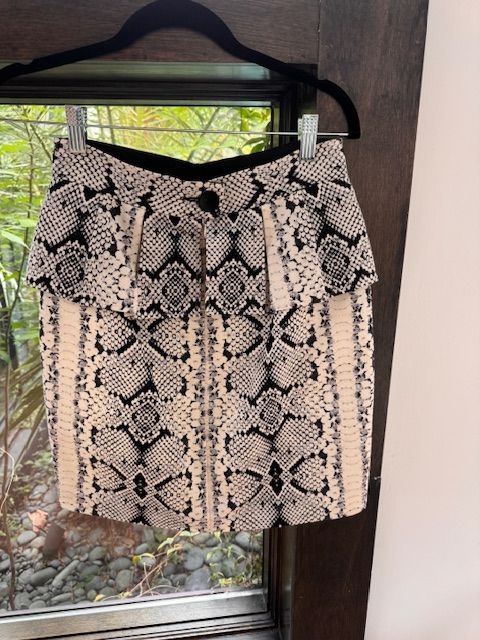 NANETTE LEPORE SHORT SKIRT, 2