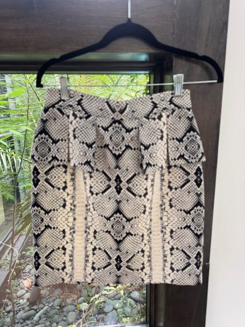 NANETTE LEPORE SHORT SKIRT, 2