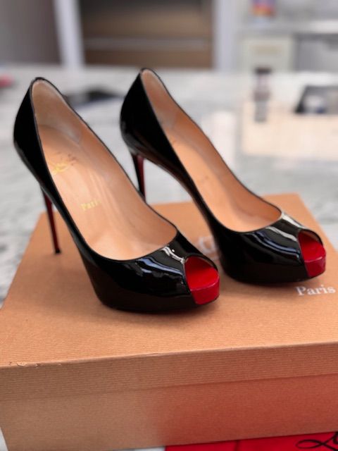 CHRISTIAN LOUBOUTIN DESIGNER HEELS, 37.5 (US 7/7.5)