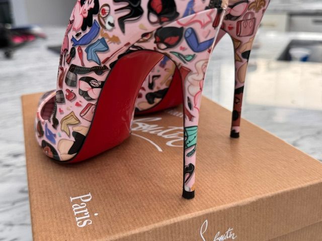 CHRISTIAN LOUBOUTIN DESIGNER HEELS, 37.5 (US 7/7.5)