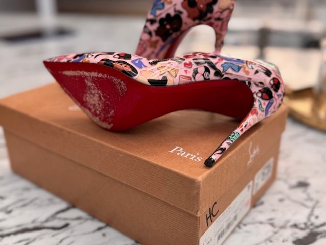 CHRISTIAN LOUBOUTIN DESIGNER HEELS, 37.5 (US 7/7.5)