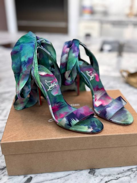 CHRISTIAN LOUBOUTIN DESIGNER HEELS, 37.5 (US 7/7.5)