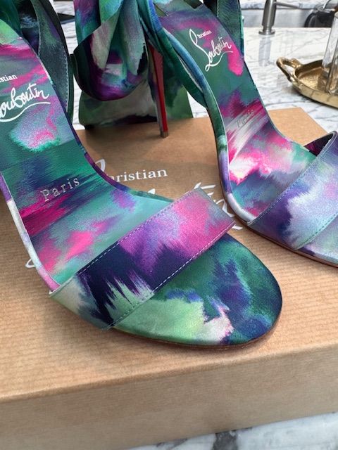 CHRISTIAN LOUBOUTIN DESIGNER HEELS, 37.5 (US 7/7.5)