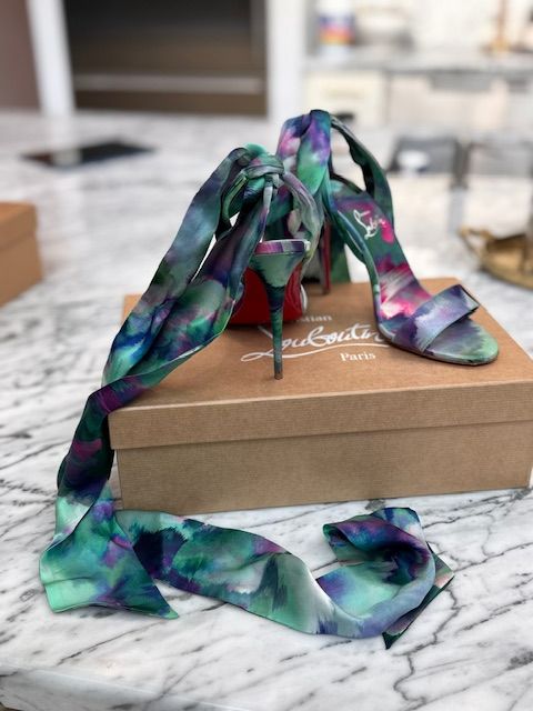 CHRISTIAN LOUBOUTIN DESIGNER HEELS, 37.5 (US 7/7.5)