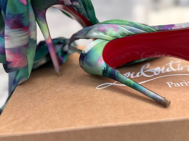 CHRISTIAN LOUBOUTIN DESIGNER HEELS, 37.5 (US 7/7.5)