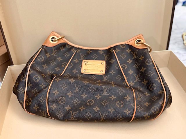 LOUIS VUITTON DESIGNER HANDBAG, SHOULDER BAG