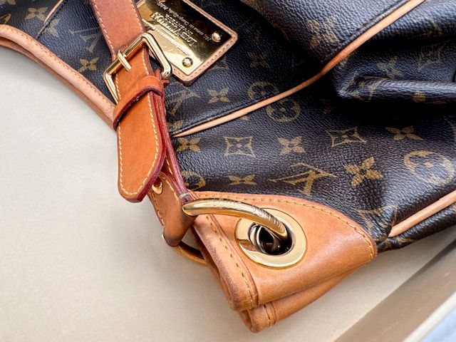 LOUIS VUITTON DESIGNER HANDBAG, SHOULDER BAG