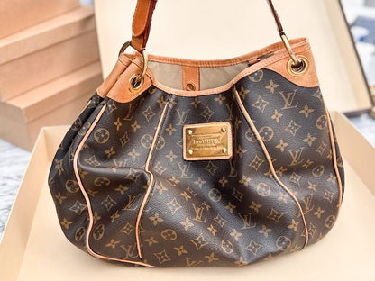 LOUIS VUITTON DESIGNER HANDBAG, SHOULDER BAG